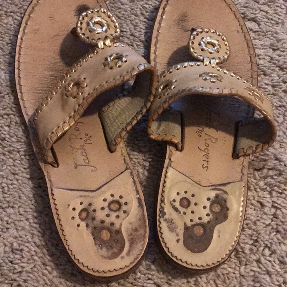 Nude beige sandals with gold trim - Picture 6 of 7